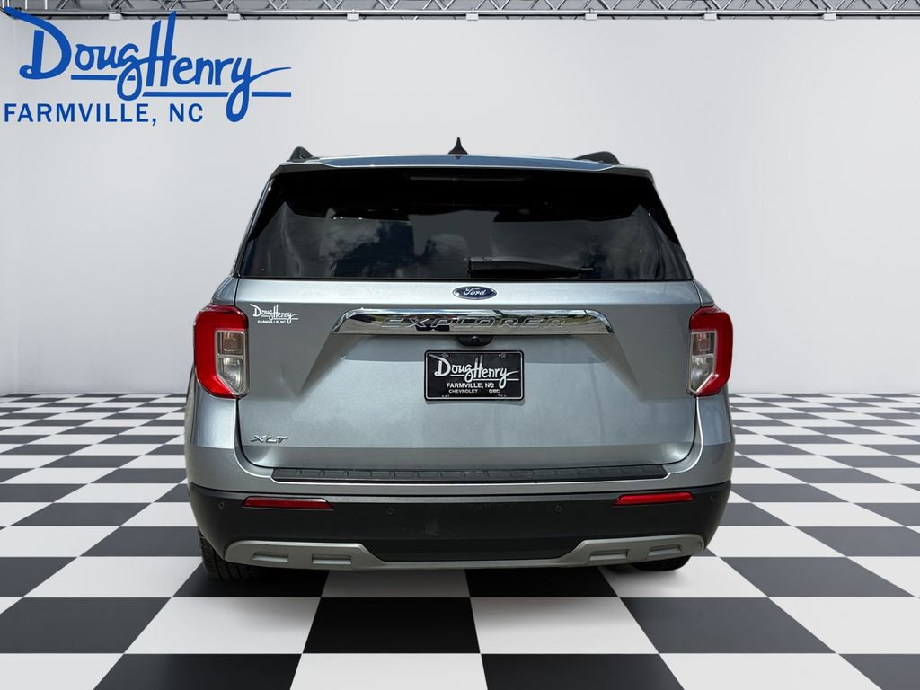 Used 2023 Ford Explorer XLT w/ Equipment Group 202A image 4