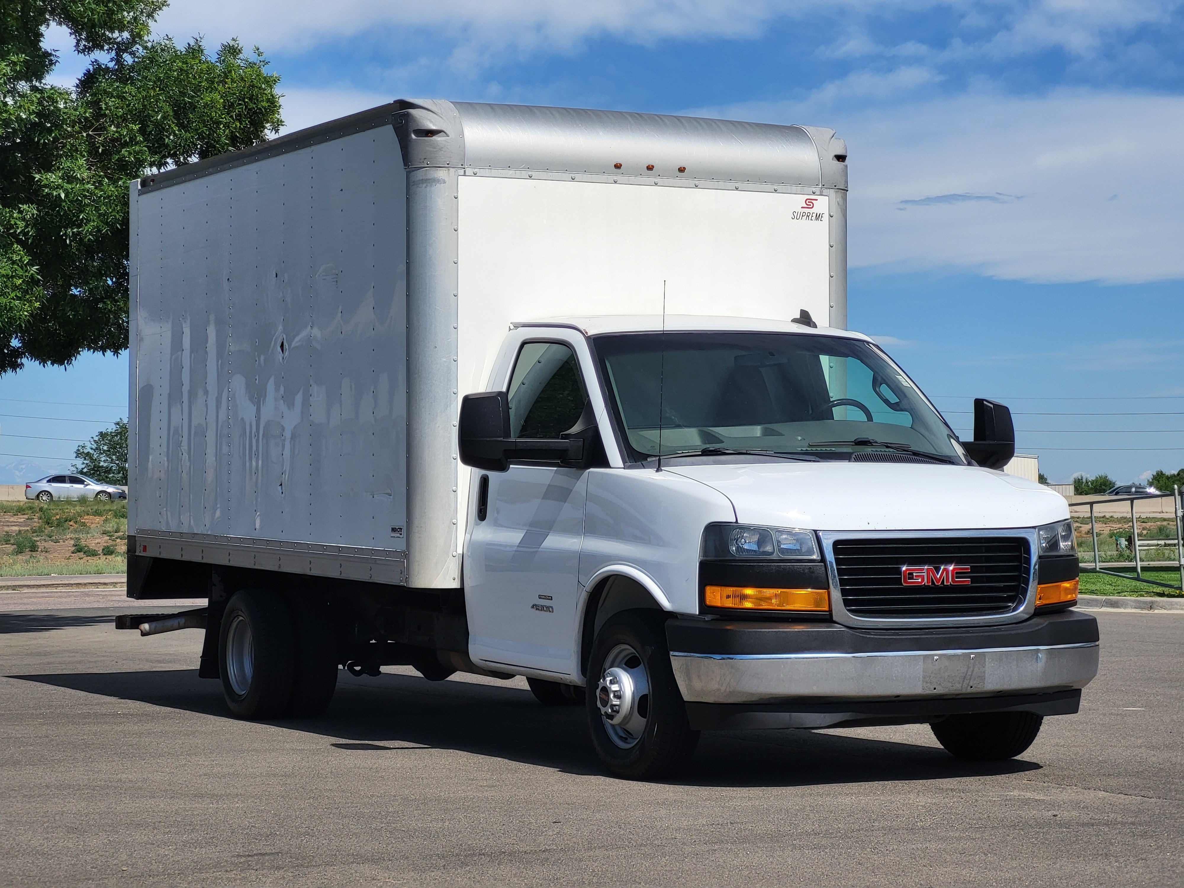 Used 2018 GMC Savana 4500 w/ Power Convenience Package RWD image 3