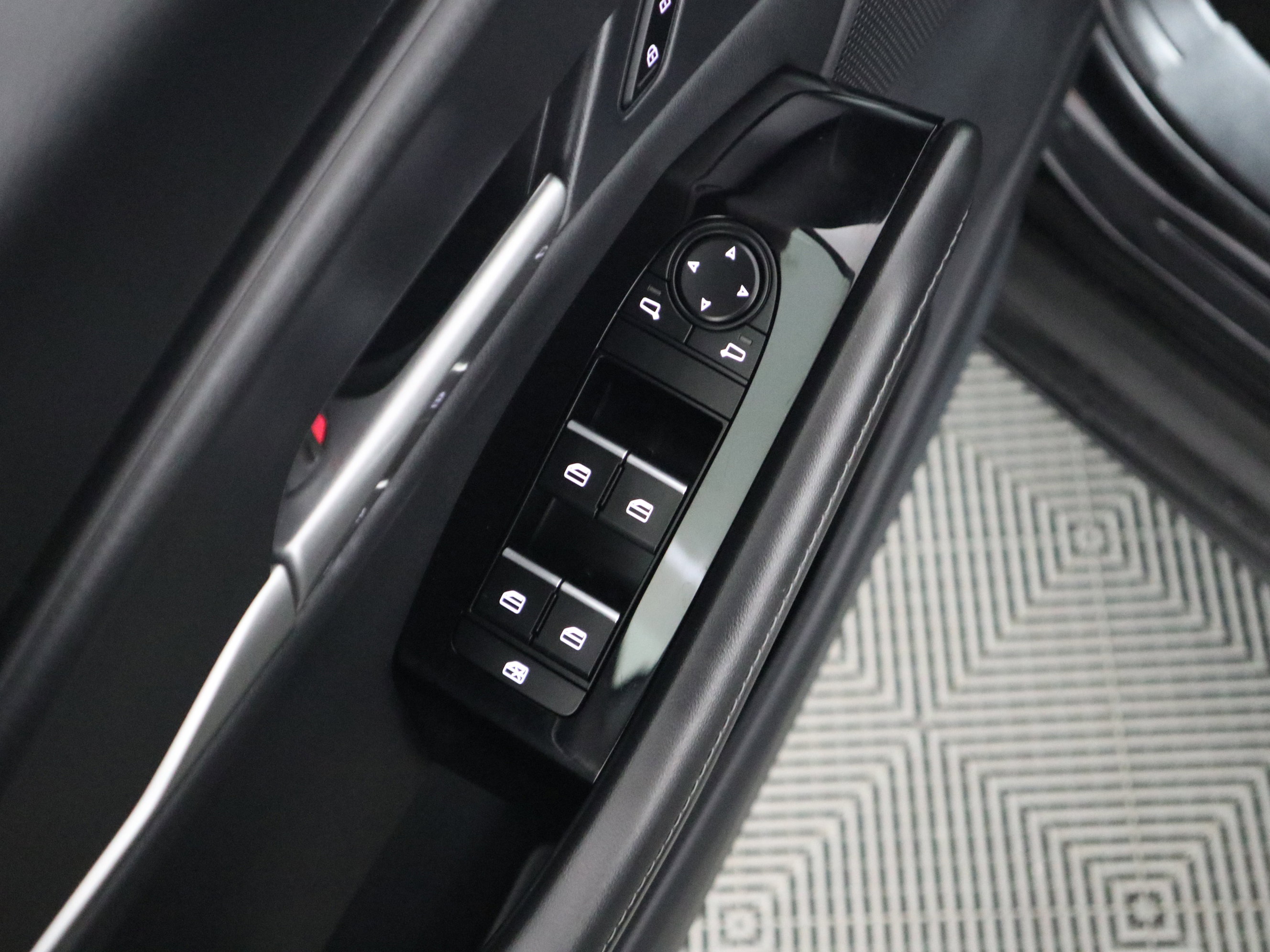 Certified 2025 MAZDA CX-30 AWD 2.5 S w/ Select Sport Pkg image 35