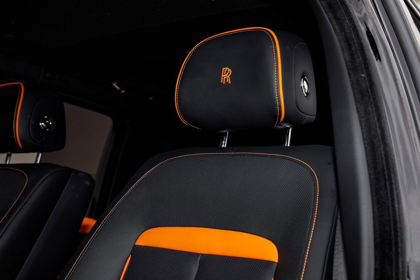 Used 2022 Rolls-Royce Cullinan Black Badge w/ Dark Exterior Package image 46