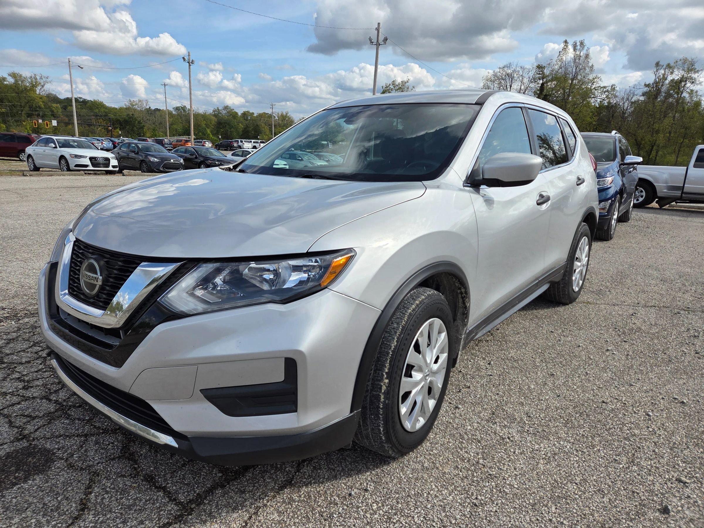 Used 2019 Nissan Rogue S FWD image 2