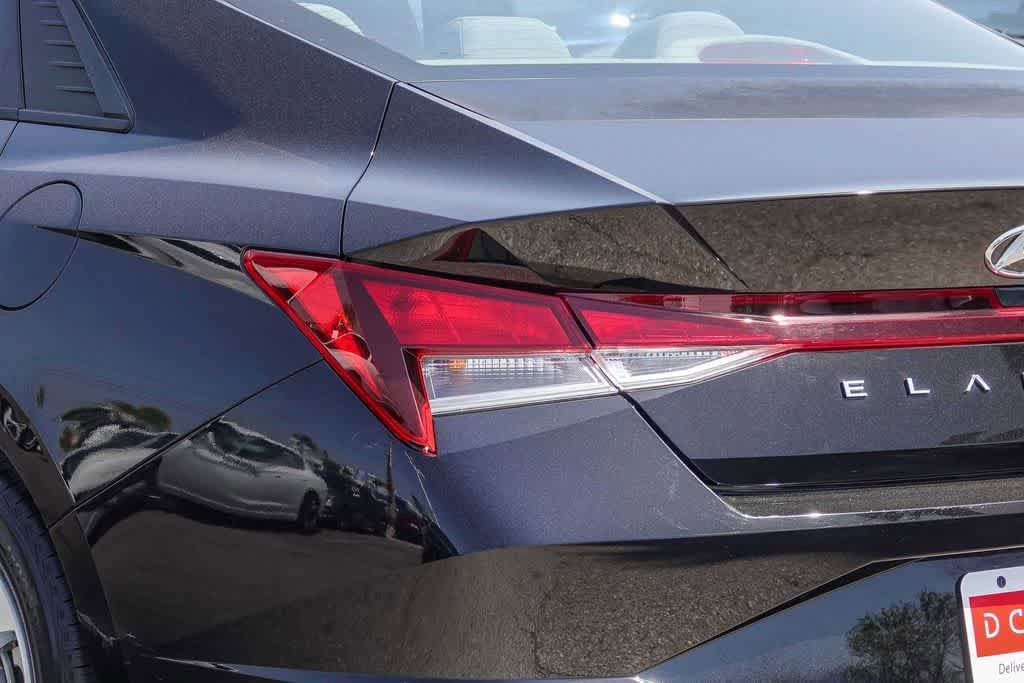 Used 2022 Hyundai Elantra SE w/ Cargo Package FWD image 7
