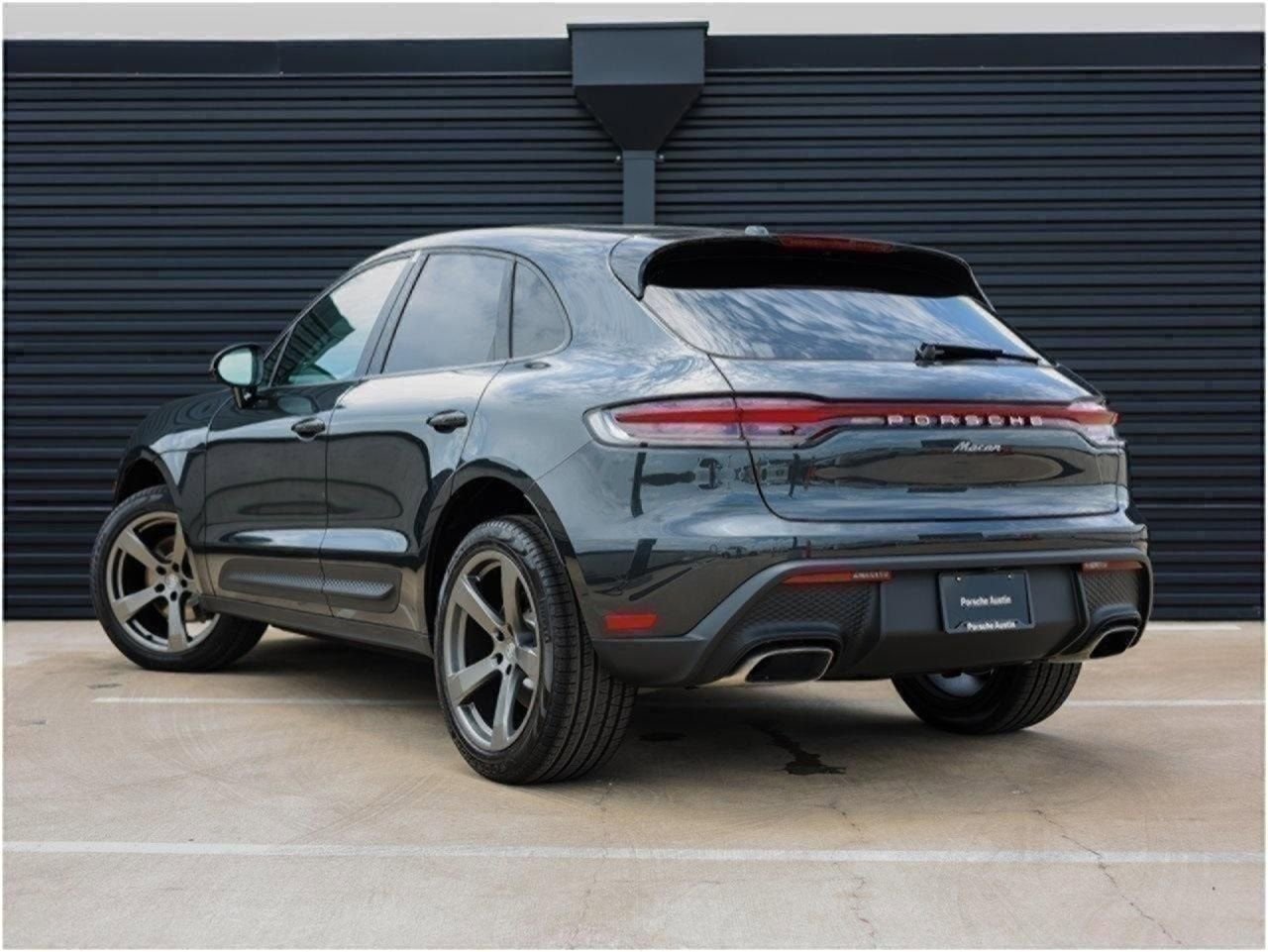 Certified 2025 Porsche Macan AWD/4WD image 3