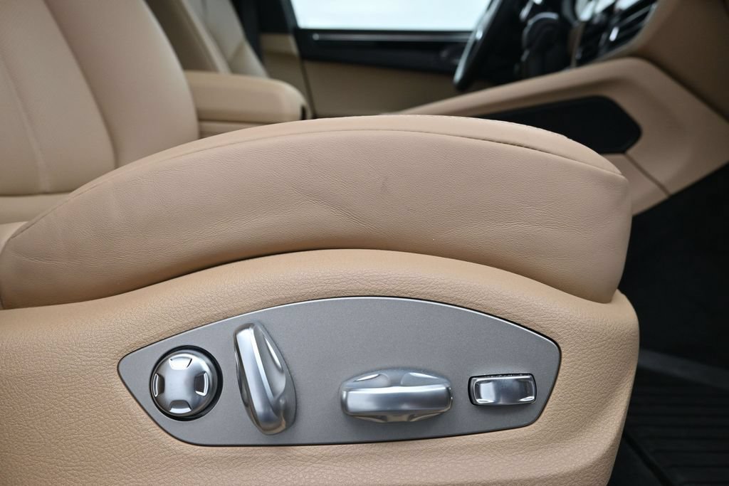 Certified 2026 Porsche Macan AWD/4WD image 15