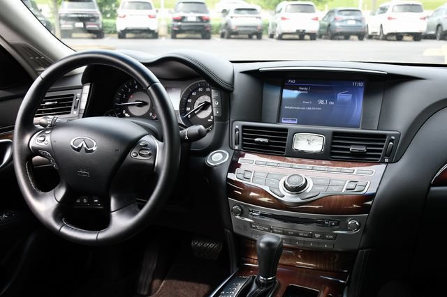 Used 2015 INFINITI Q70 3.7 w/ Deluxe Touring Package AWD/4WD image 2