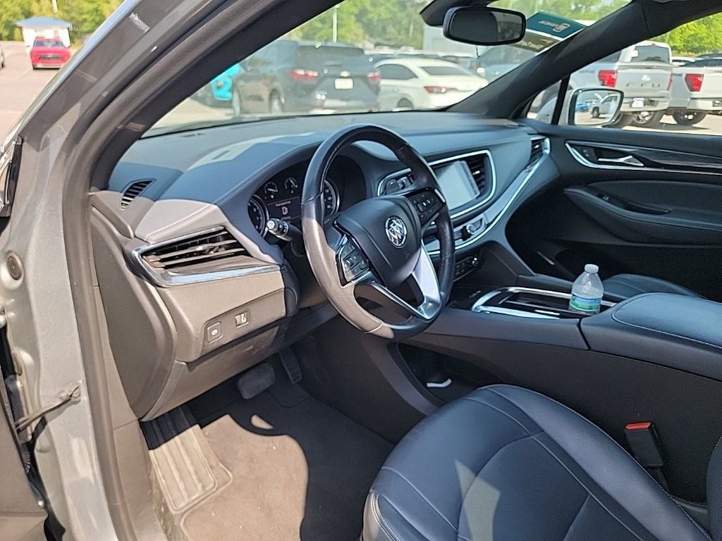 Used 2023 Buick Enclave Essence w/ Sport Touring Edition FWD image 9