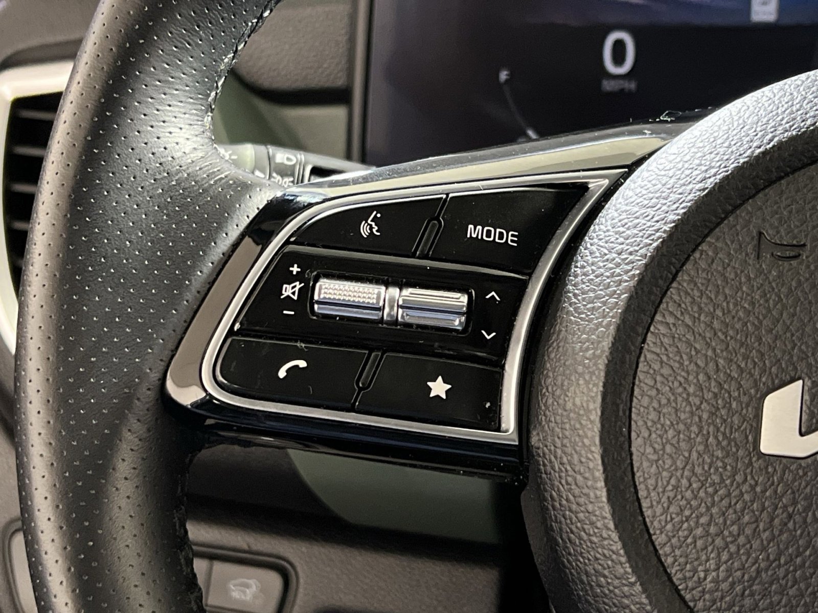 Used 2025 Kia Seltos SX w/ SX Sunroof Package image 30