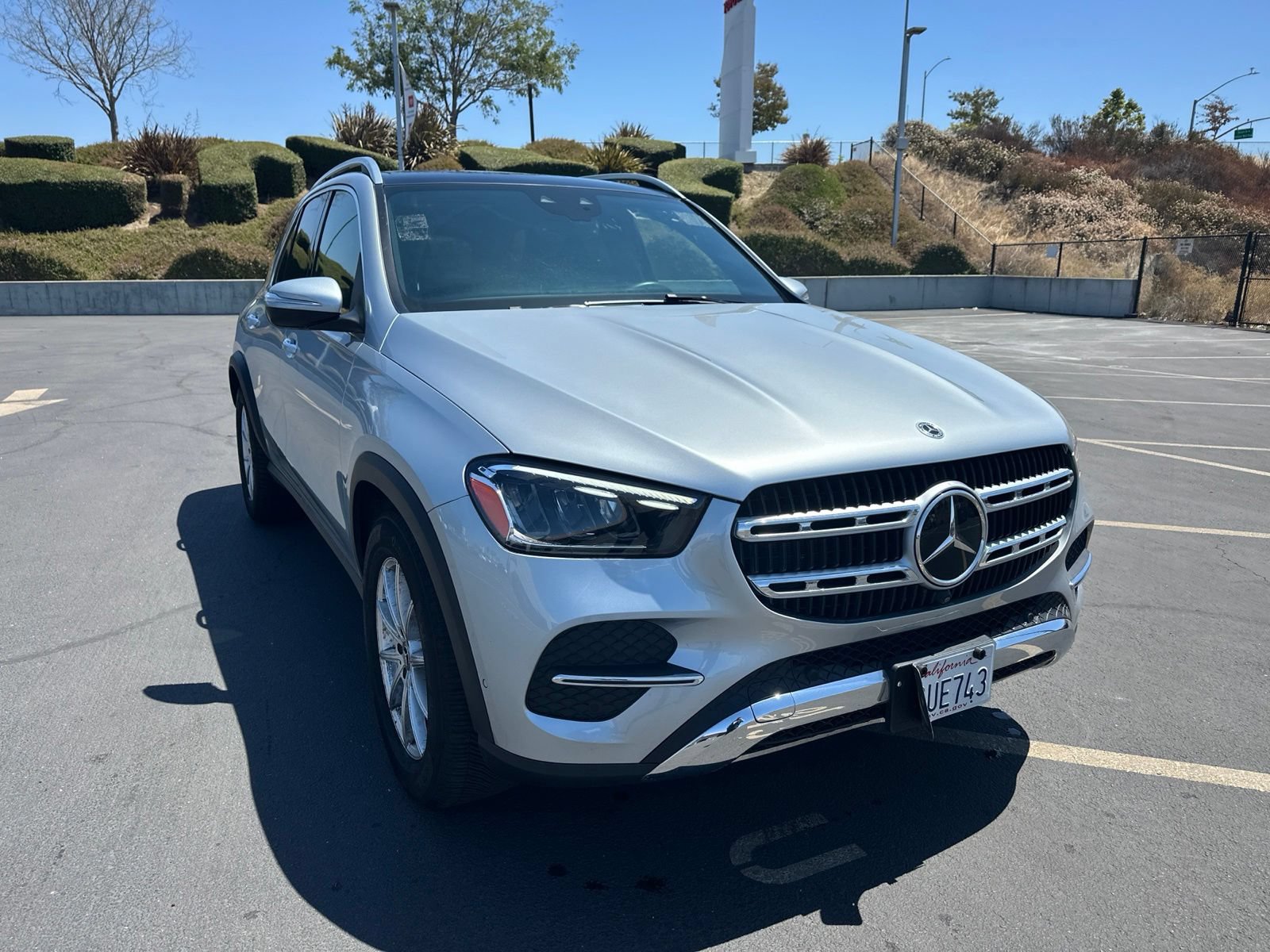 Used 2025 Mercedes-Benz GLE 350 4MATIC w/ Driver Assistance Package image 1