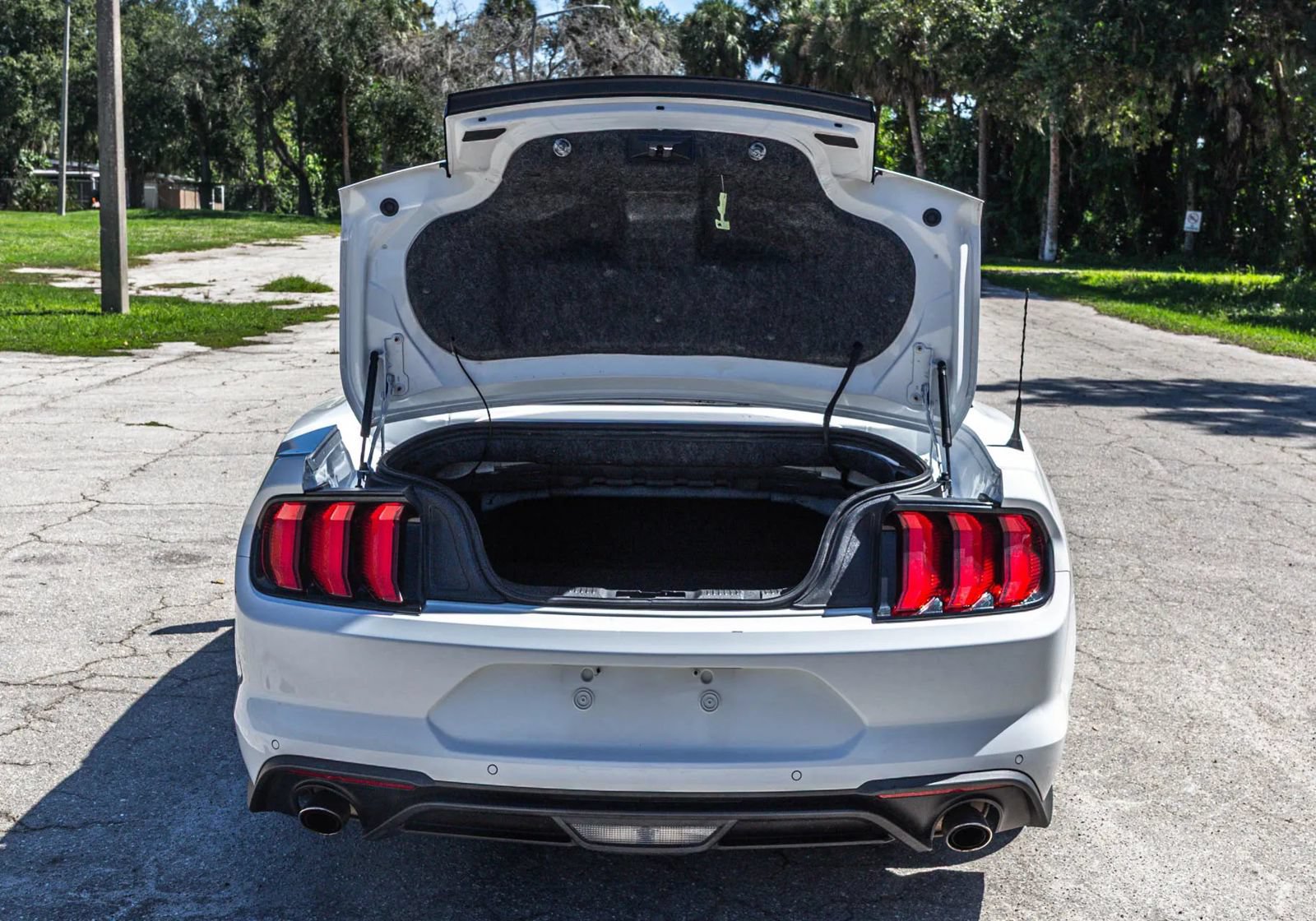 Used 2018 Ford Mustang Premium RWD image 37