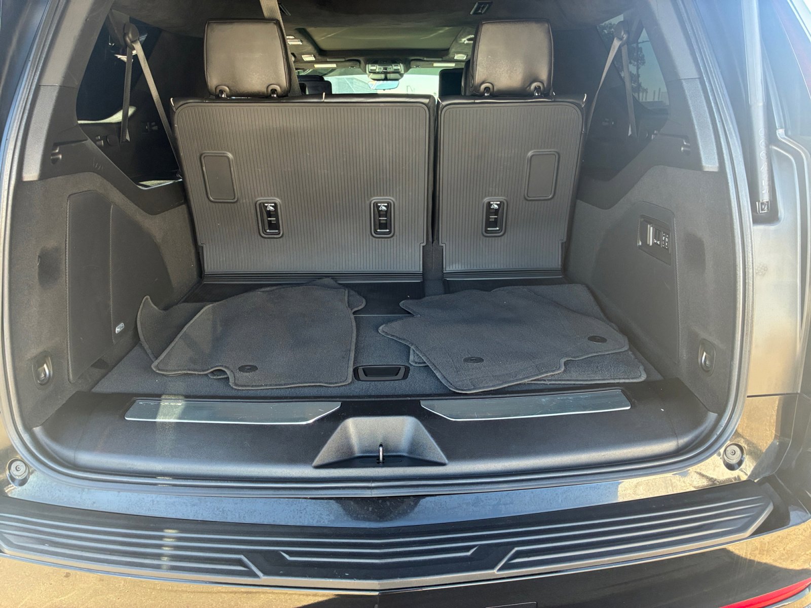 Used 2023 Cadillac Escalade ESV V w/ Heavy-Duty Trailer Package image 27