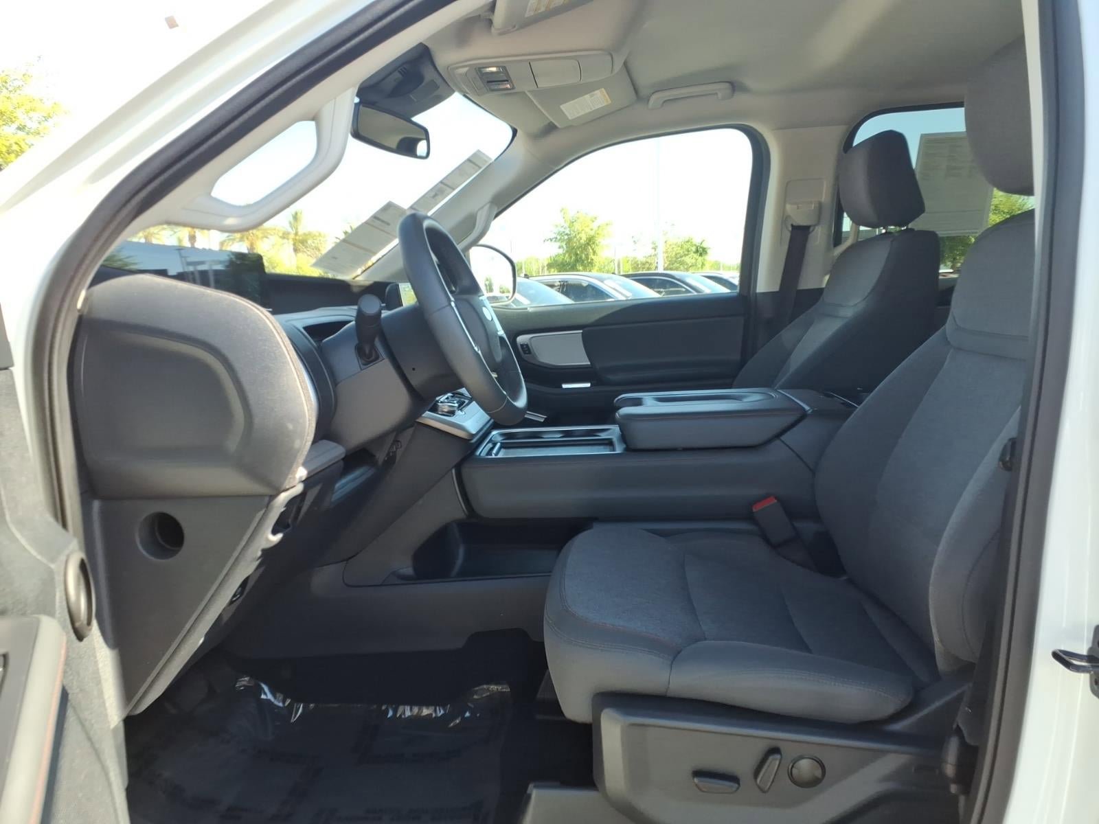 Certified 2025 Ford Expedition Active image 24