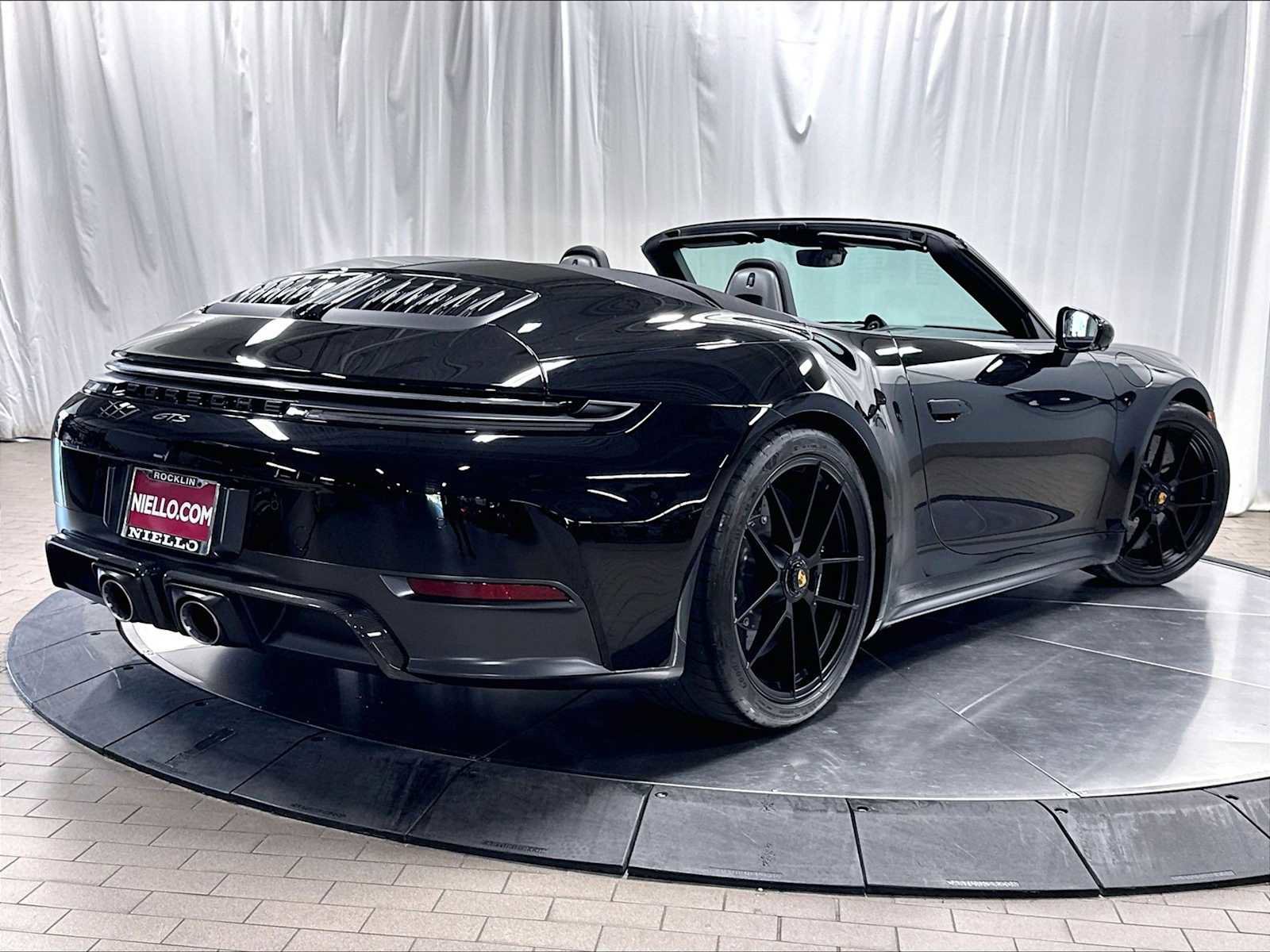 Used 2025 Porsche 911 Carrera 4 GTS AWD/4WD image 9