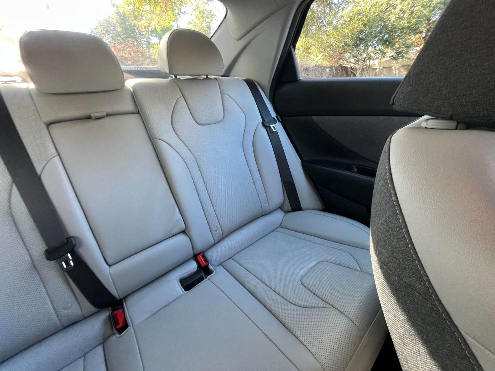 Used 2025 Hyundai Elantra Limited image 36