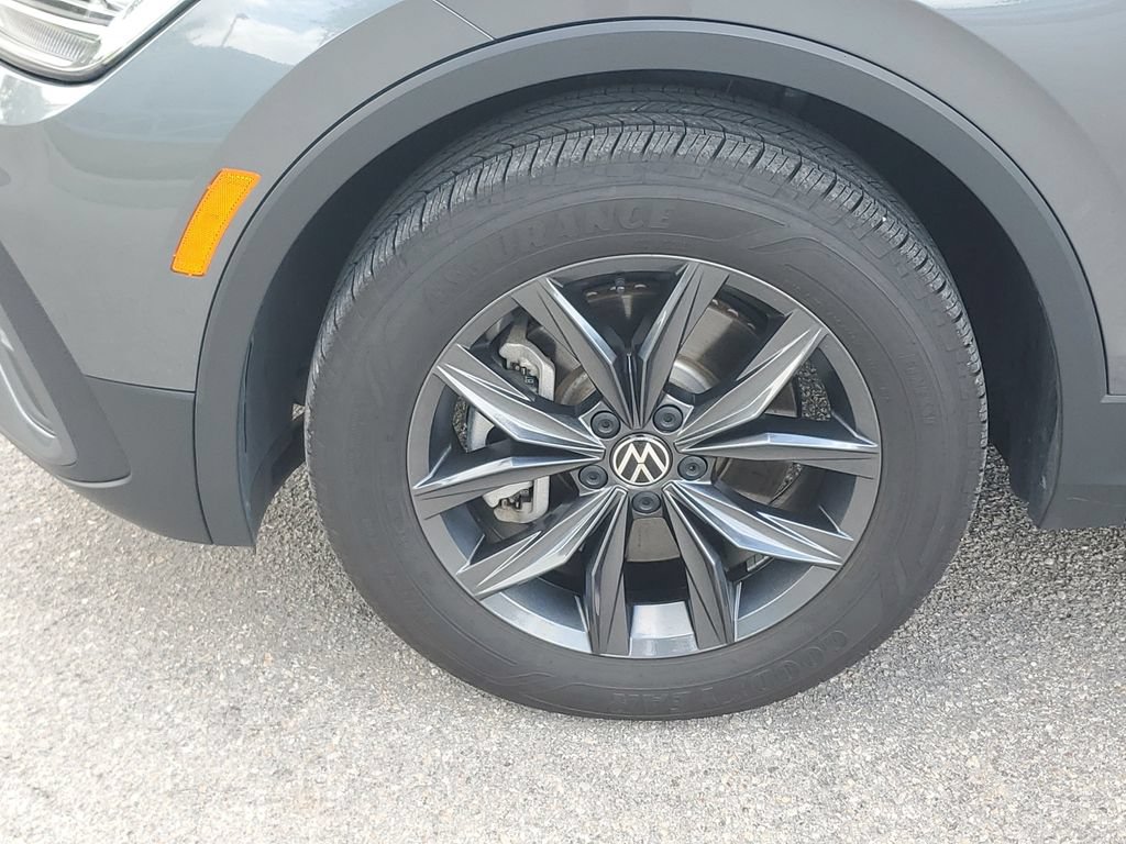 Certified 2023 Volkswagen Tiguan SE w/ Panoramic Sunroof Package FWD image 13
