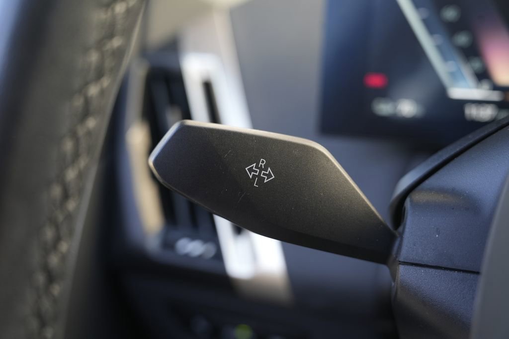 Used 2022 BMW iX xDrive50 w/ Premium Package image 47