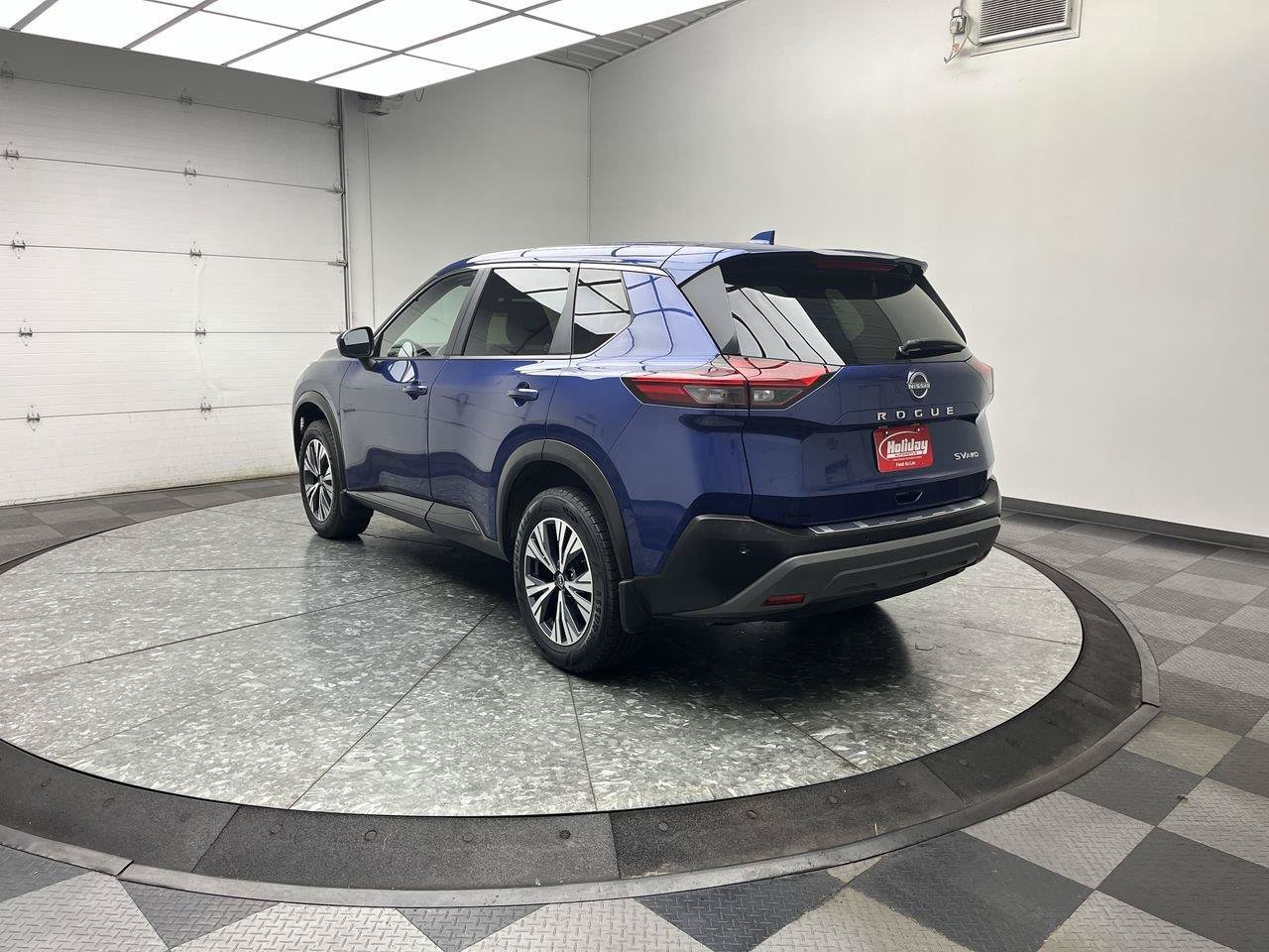 Used 2023 Nissan Rogue SV AWD/4WD image 2