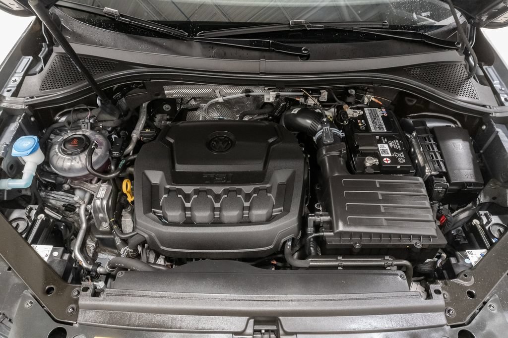 Used 2023 Volkswagen Tiguan SE R-Line AWD/4WD image 3