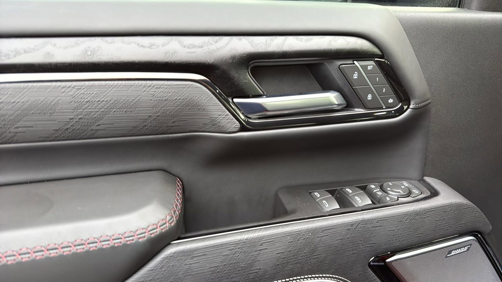 Used 2025 GMC Sierra 2500 AT4X image 12