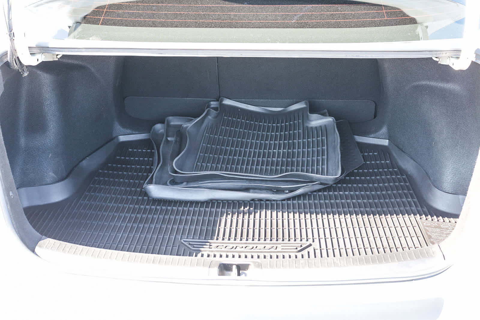 Used 2021 Toyota Corolla LE w/ Carpet Mat Package (TMS) image 25