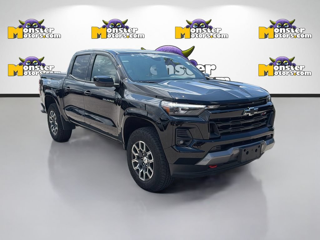 Used 2023 Chevrolet Colorado Z71 w/ Z71 Convenience Package 2 AWD/4WD image 3