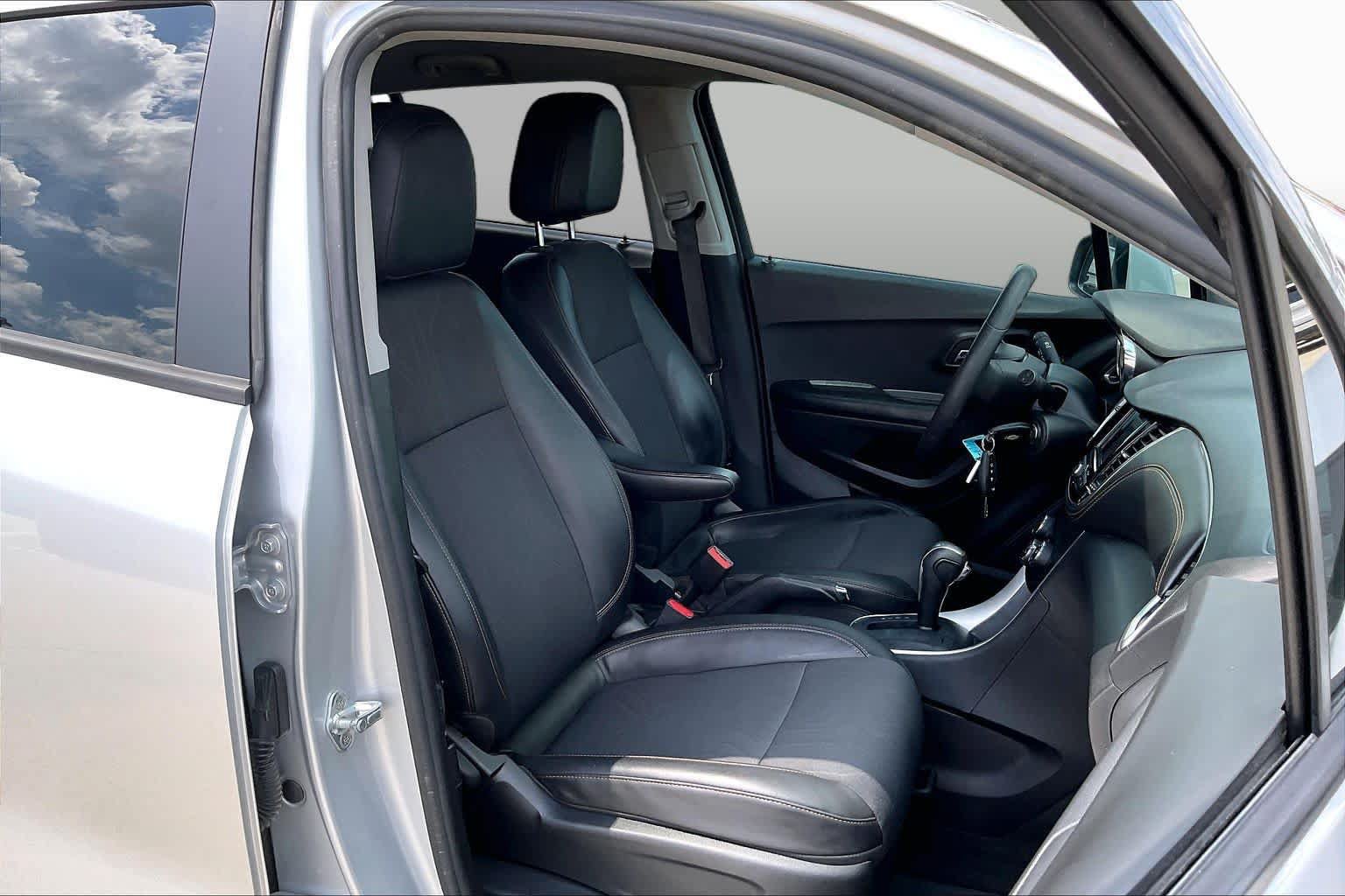 Used 2022 Chevrolet Trax LT AWD/4WD image 9