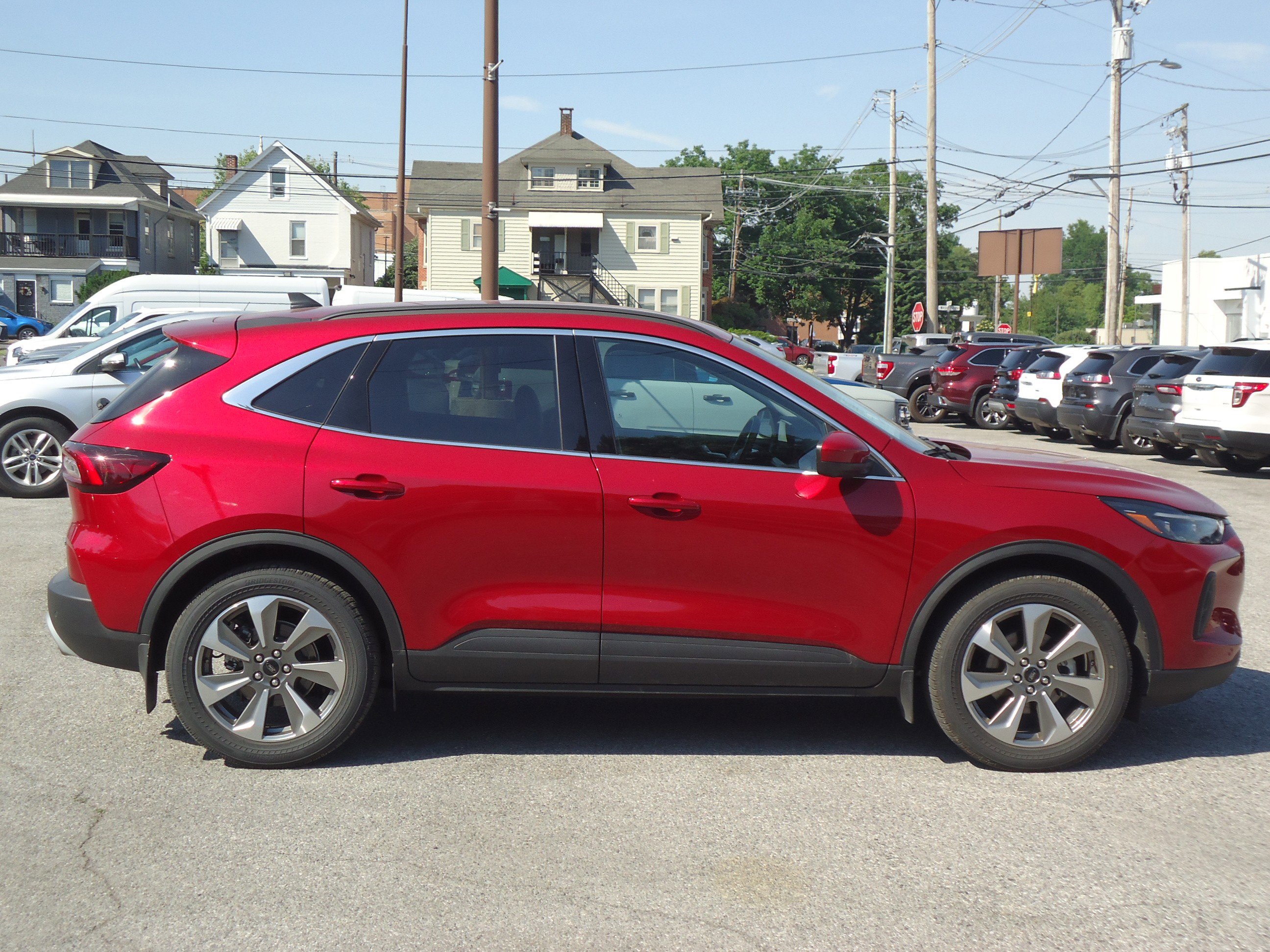 Used 2025 Ford Escape Platinum w/ Premium Technology Package AWD/4WD image 2