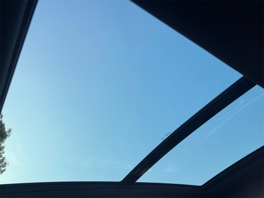 Used 2025 Volkswagen Atlas Cross Sport SEL Premium R-Line image 17