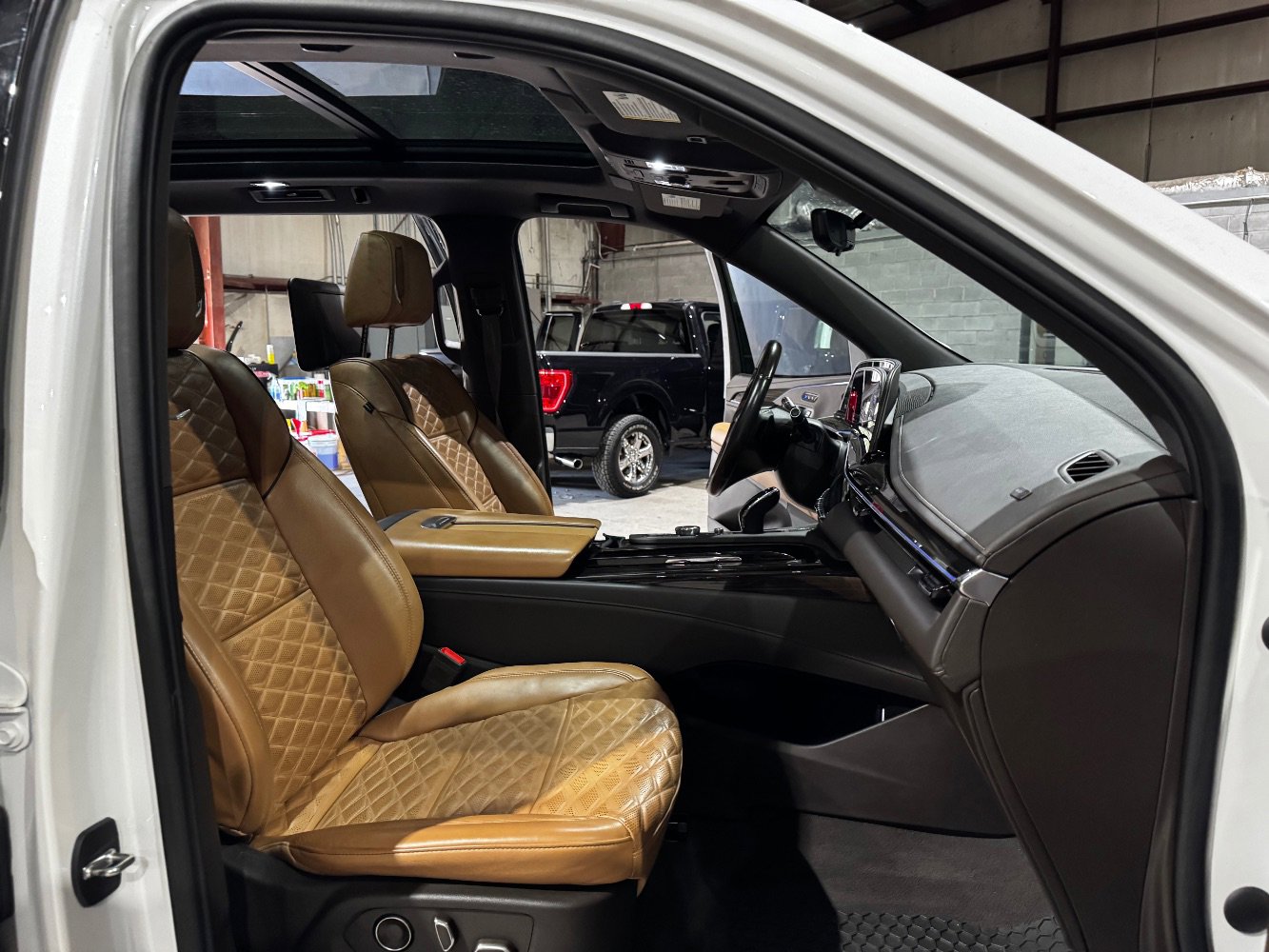 Used 2021 Cadillac Escalade ESV Premium Luxury image 26