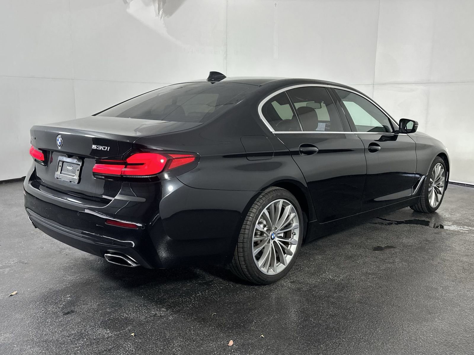 Used 2023 BMW 530i xDrive w/ Convenience Package AWD/4WD image 8