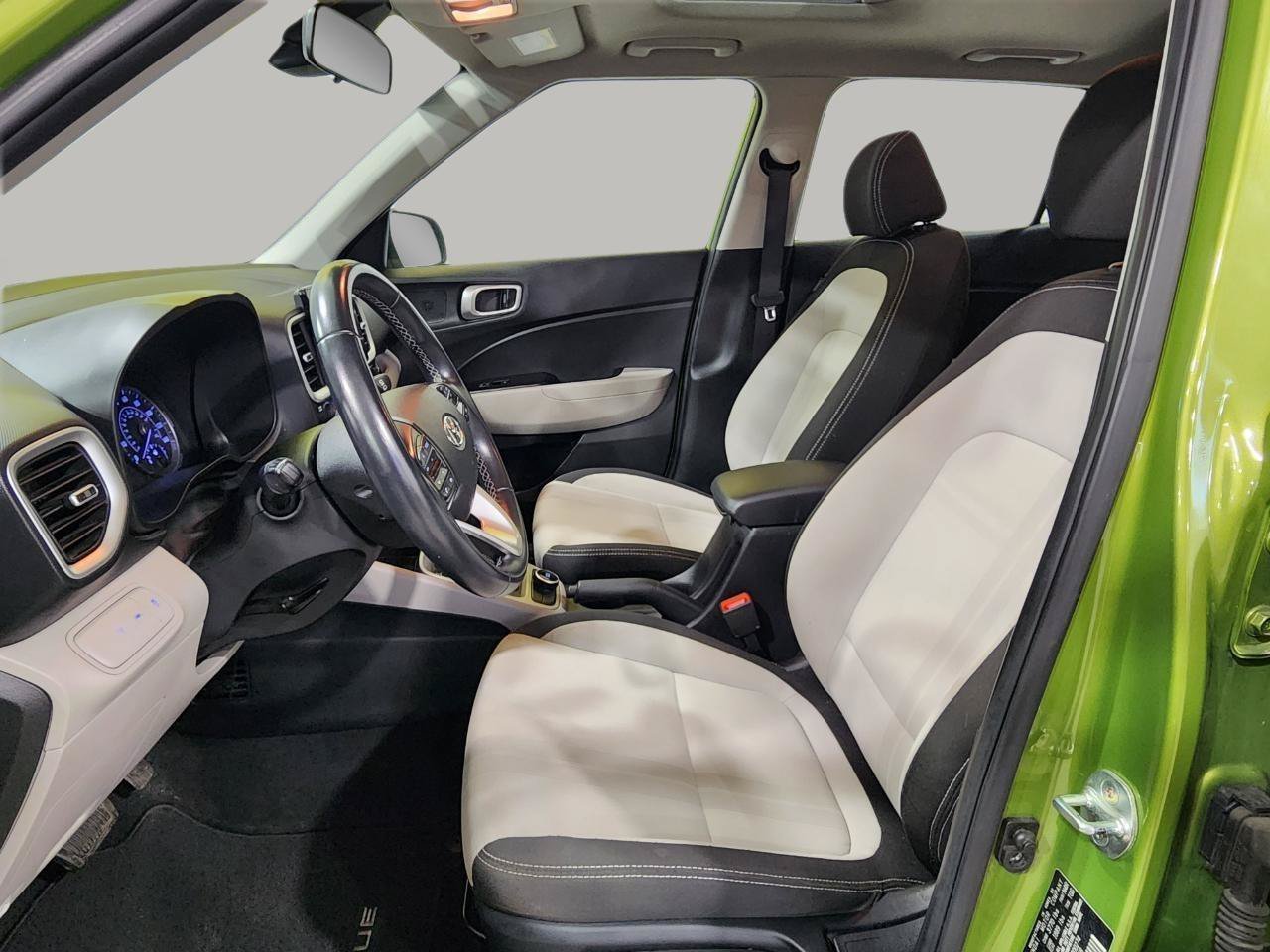 Used 2022 Hyundai Venue SEL FWD image 21