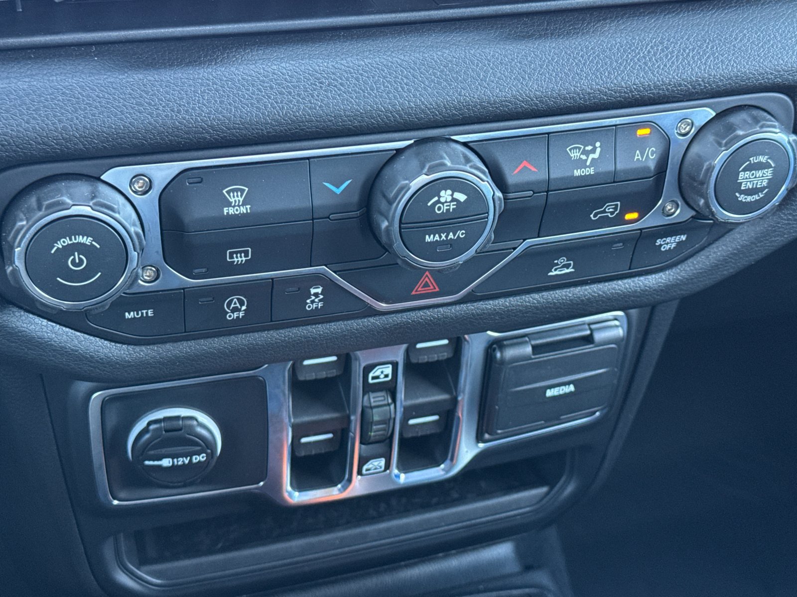 New 2026 Jeep Gladiator Sport AWD/4WD image 19