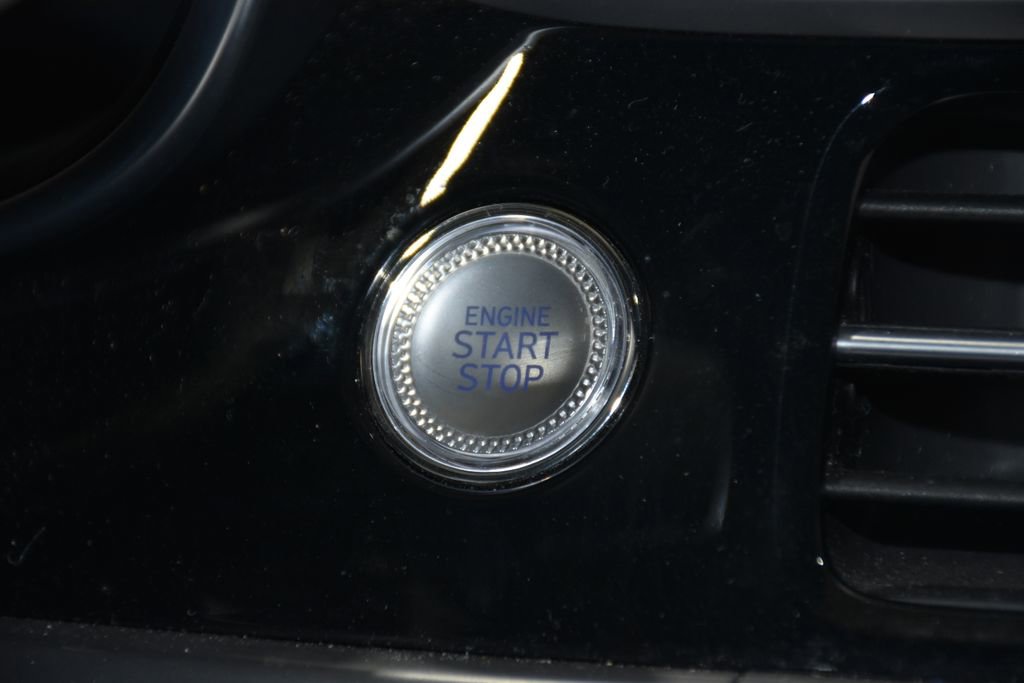 Used 2025 Genesis G70 2.5T image 12