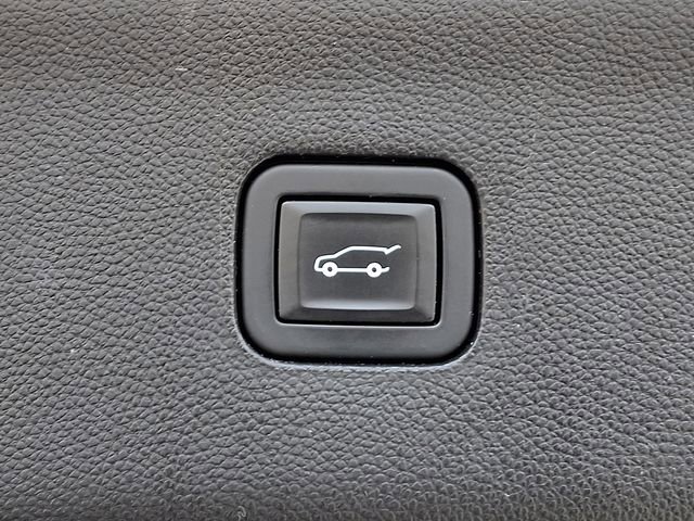 Used 2020 Buick Enclave Essence w/ LPO, Touring Package image 32