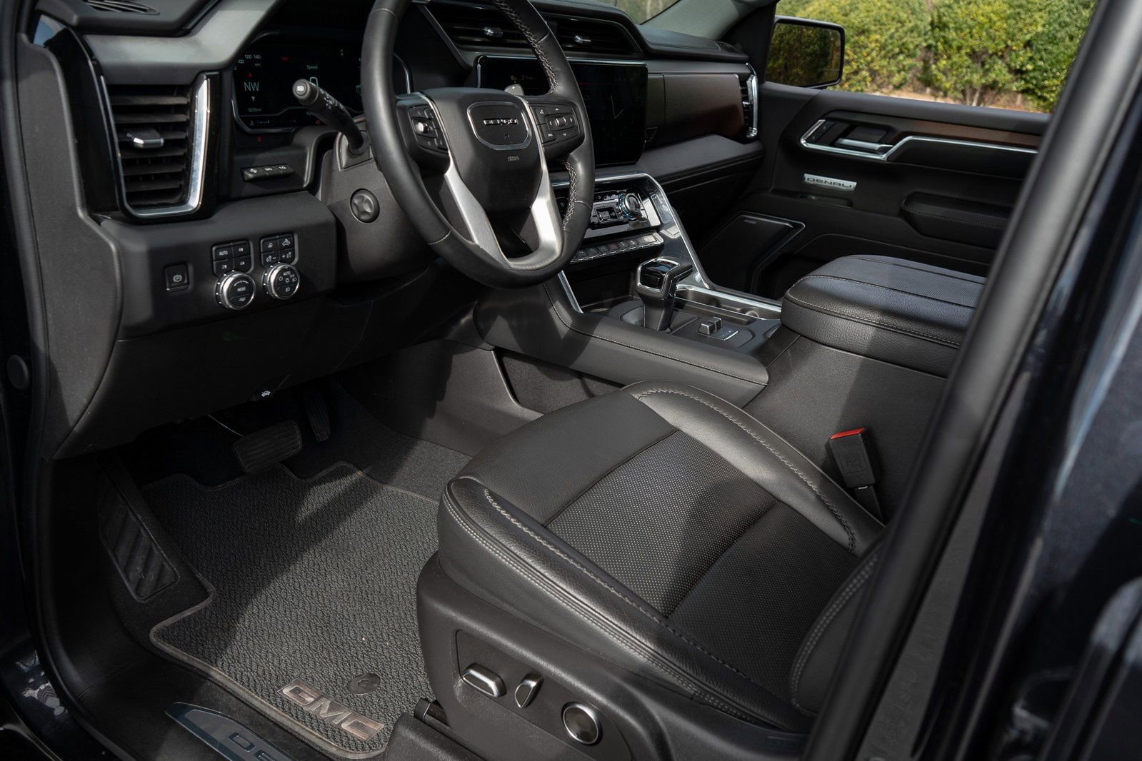 Used 2024 GMC Sierra 1500 Denali w/ Denali Reserve Package image 18