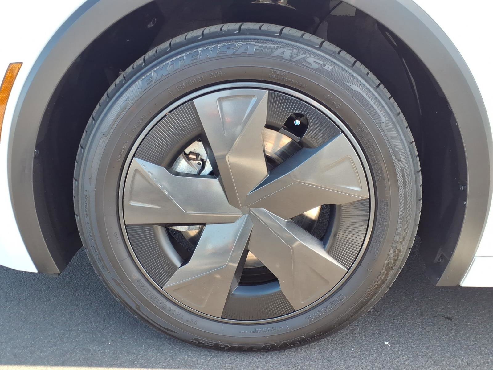 Used 2025 Toyota Prius Plug-In Hybrid image 9