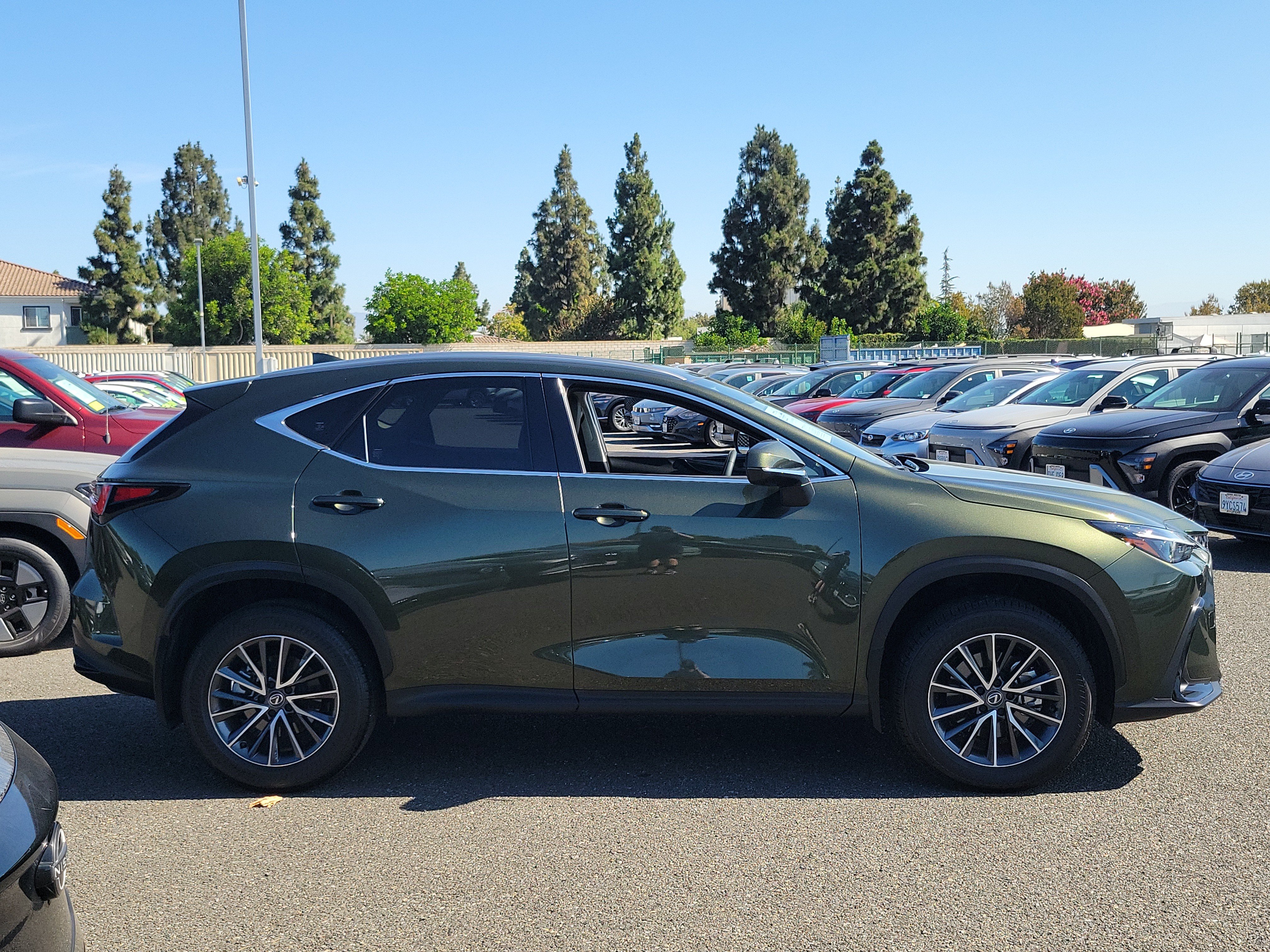 Used 2025 Lexus NX 250 FWD w/ Accessory Package (K3) image 5
