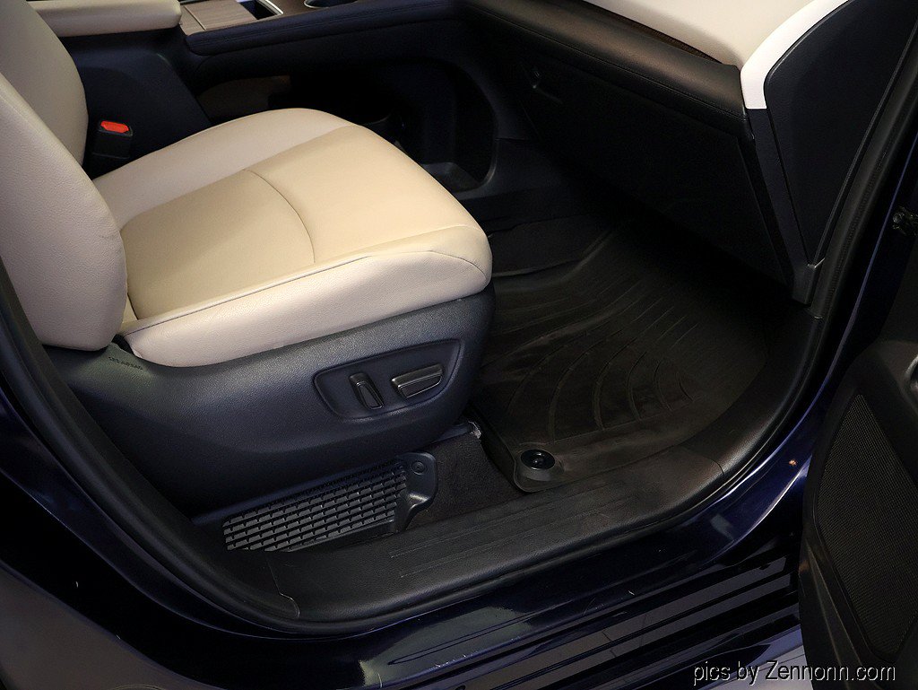 Used 2022 Toyota Sienna XLE FWD image 32