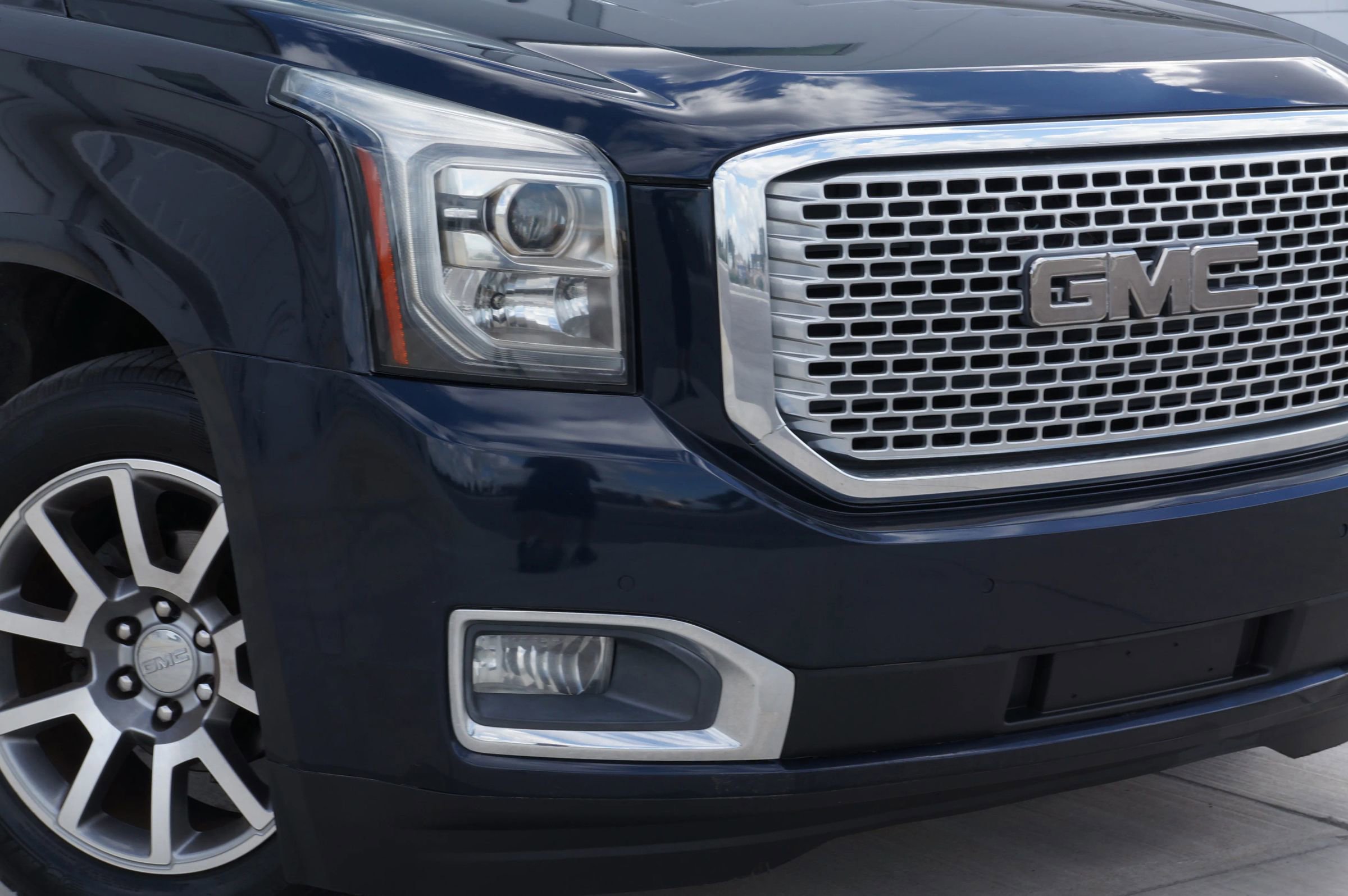 Used 2017 GMC Yukon Denali w/ Open Road Package image 17