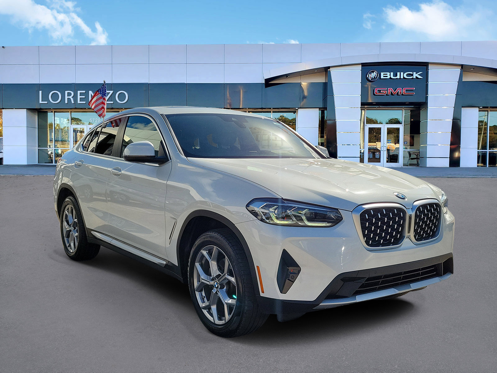 Used 2025 BMW X4 xDrive30i image 3