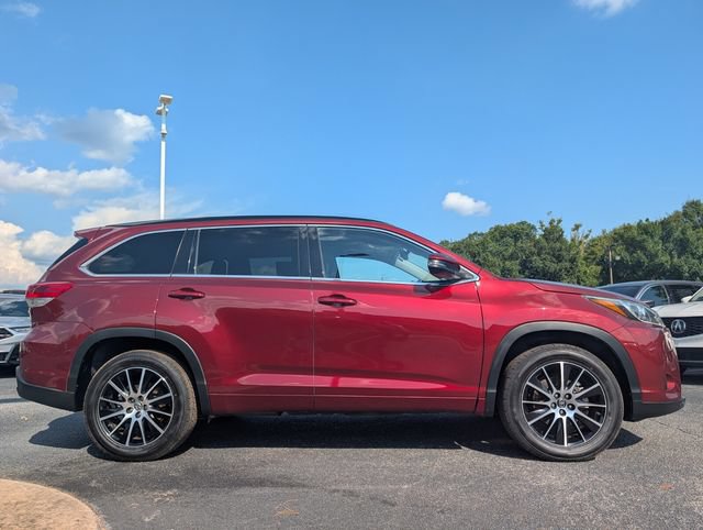 Used 2018 Toyota Highlander SE FWD image 4