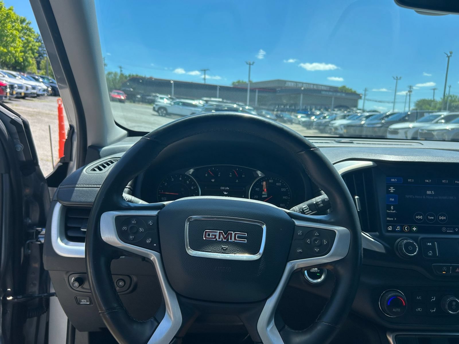 Used 2024 GMC Terrain SLT AWD/4WD image 29