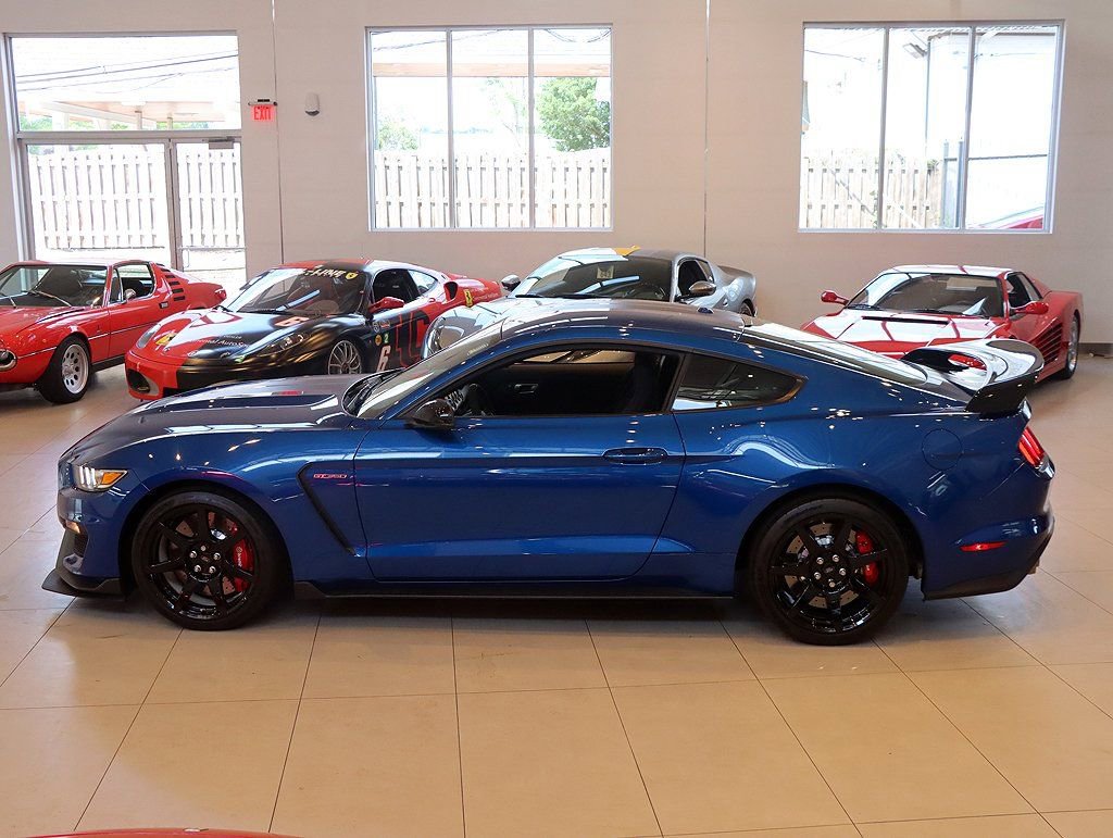 Used 2017 Ford Mustang Shelby GT350R w/ GT350R Equipment Group 920A image 3