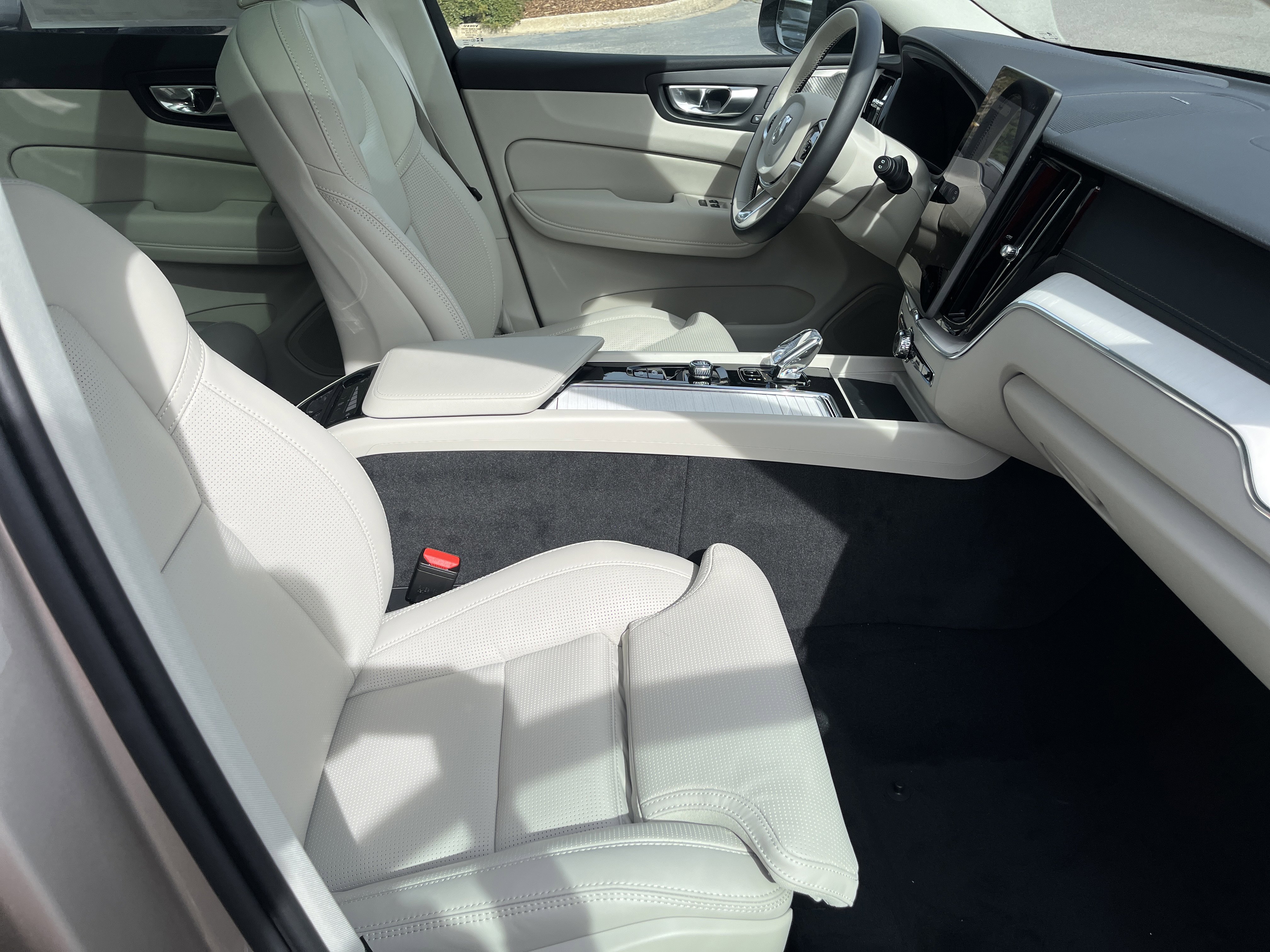 New 2026 Volvo XC60 B5 Ultra w/ Protection Package Premier image 25