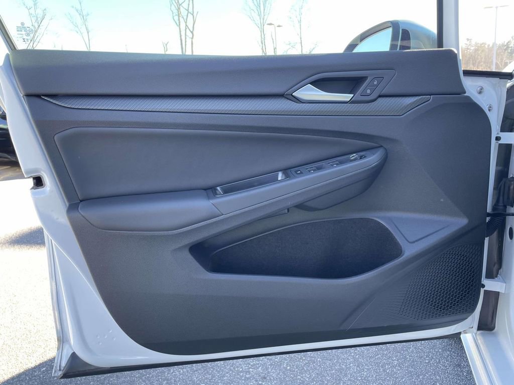 Used 2024 Volkswagen Golf R image 5