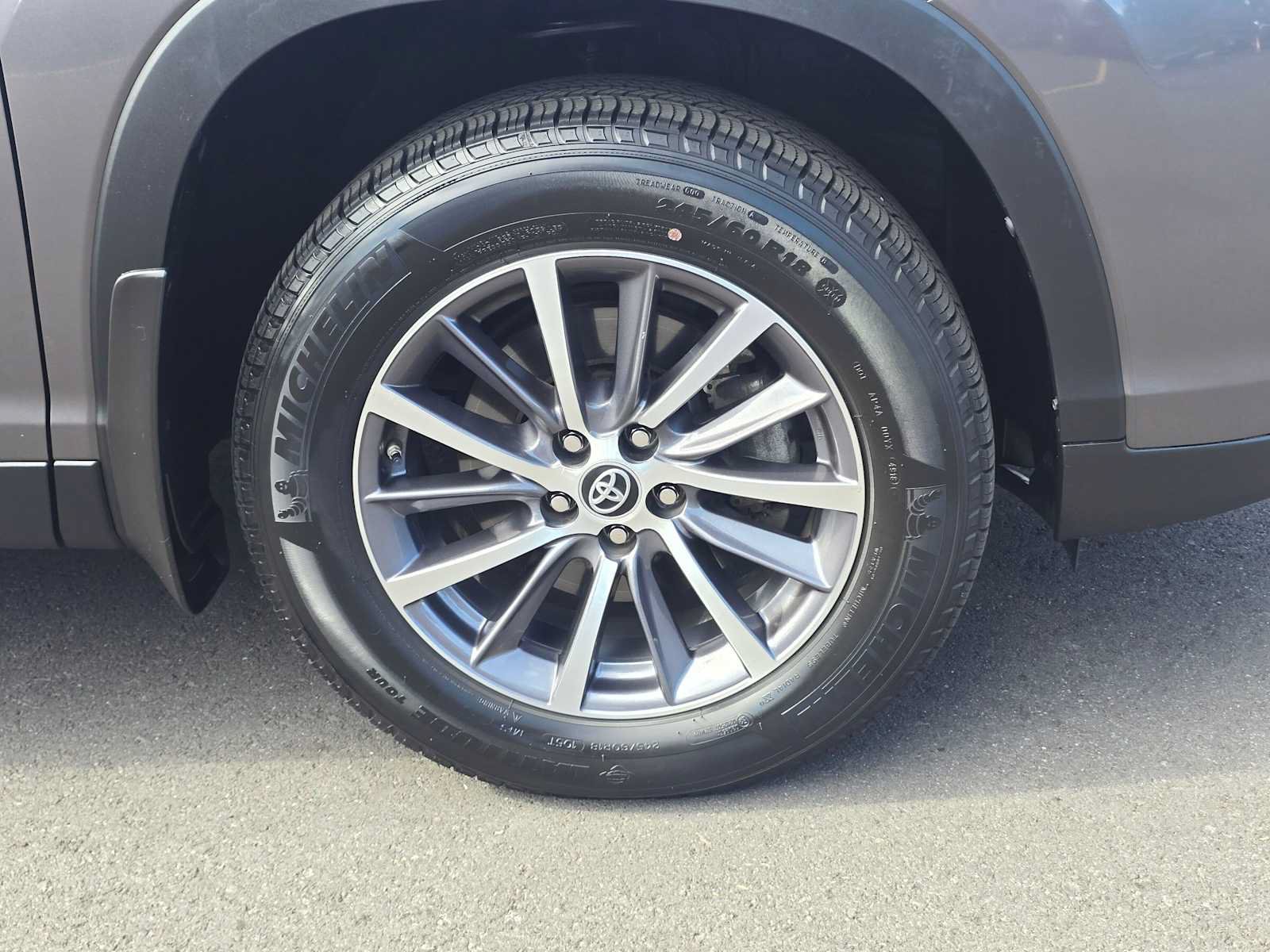 Used 2019 Toyota Highlander XLE AWD/4WD image 9
