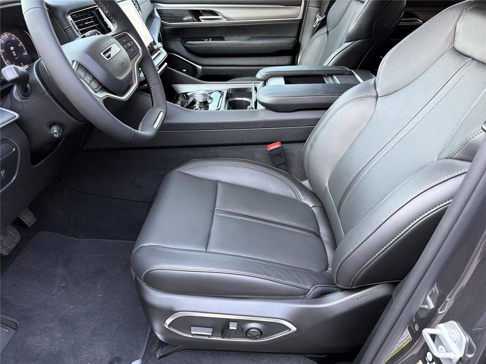 New 2026 Jeep Grand Wagoneer L 4WD w/ Premium Group I image 6