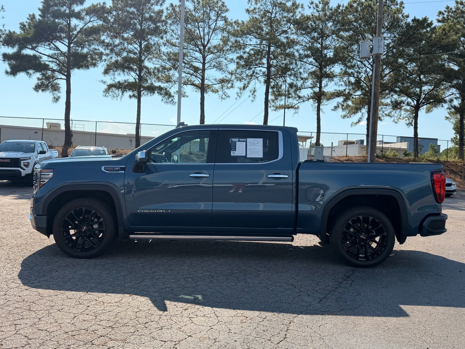 Used 2025 GMC Sierra 1500 Denali w/ Denali Reserve Package AWD/4WD image 9