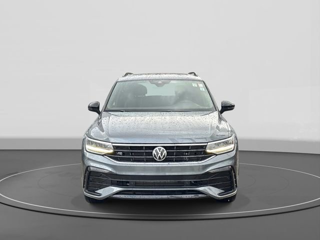 Certified 2023 Volkswagen Tiguan SE R-Line image 2
