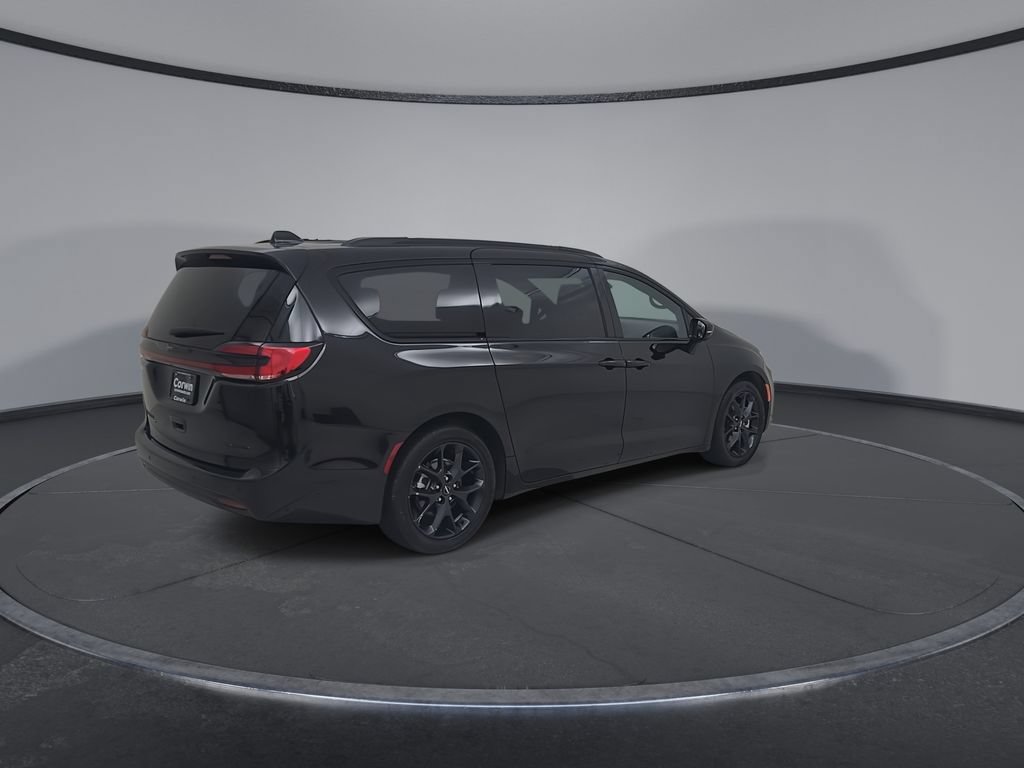 Certified 2025 Chrysler Pacifica Limited FWD image 17