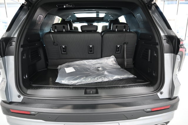 New 2027 Chevrolet Traverse LT w/ LPO, Floor Liner Package AWD/4WD image 29